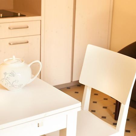 "Goethezimmer" - Mini-Ferienwohnungen In Der Leibnizallee Weimar  Exterior foto